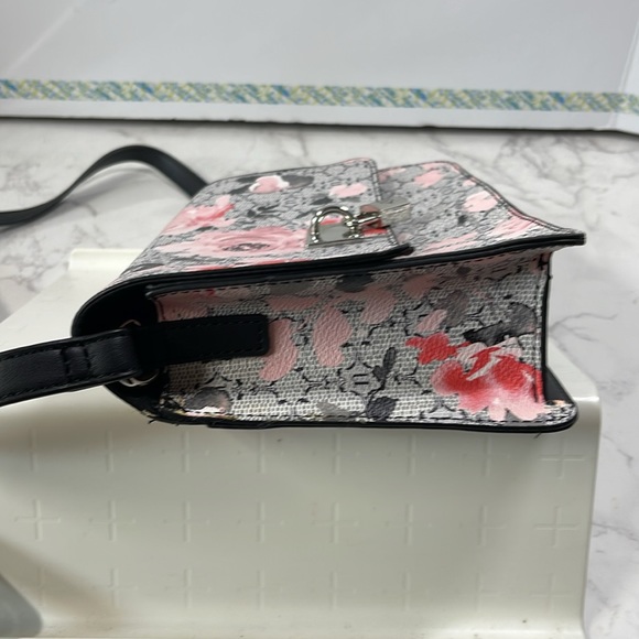 Nanette Lepore Floral crossbody bag, with Lock accent, snap closure - Picture 5 of 8